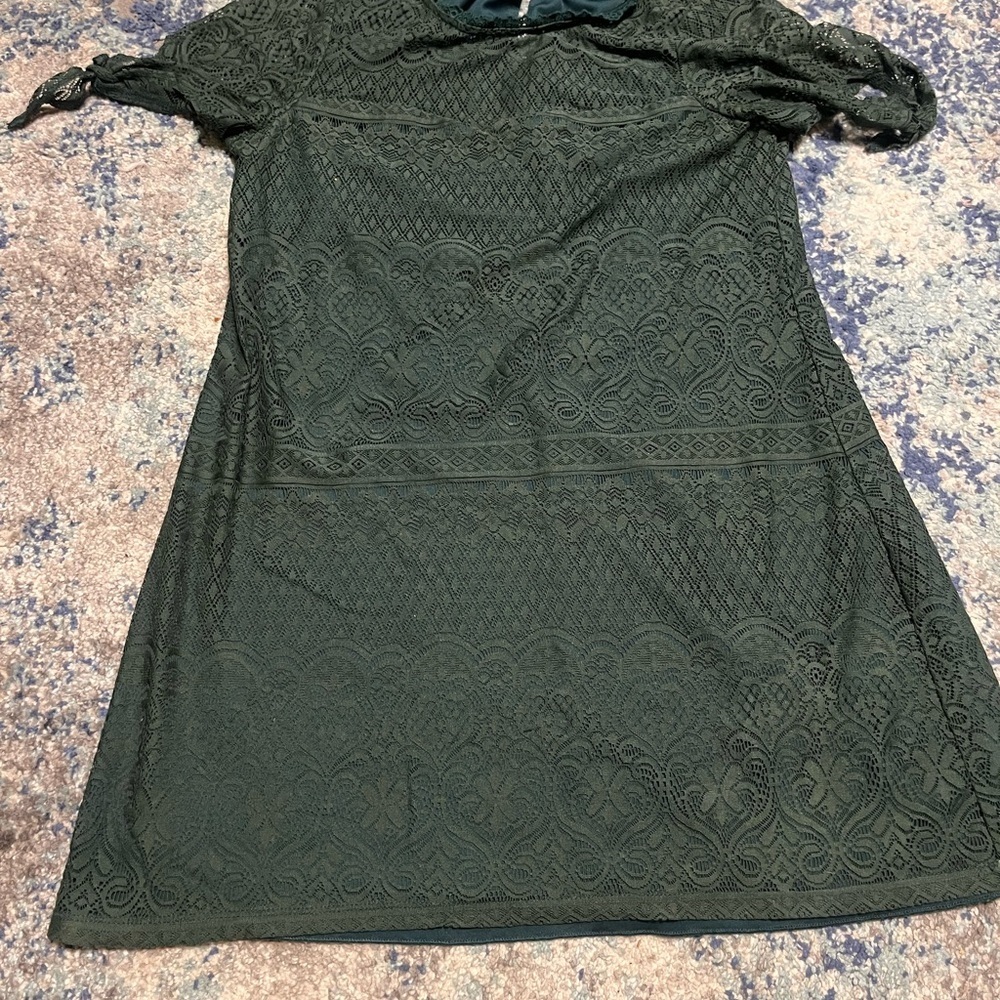 Xtraordinary Green Lace Dress – Size Large
